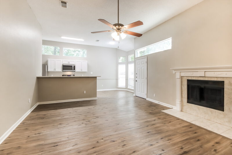 2,265/Mo, 57 Wood Scent Ct The Woodlands, TX 77380 Living Room View