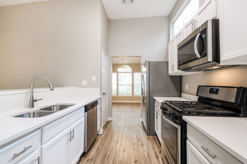 2,265/Mo, 57 Wood Scent Ct The Woodlands, TX 77380 Kitchen View