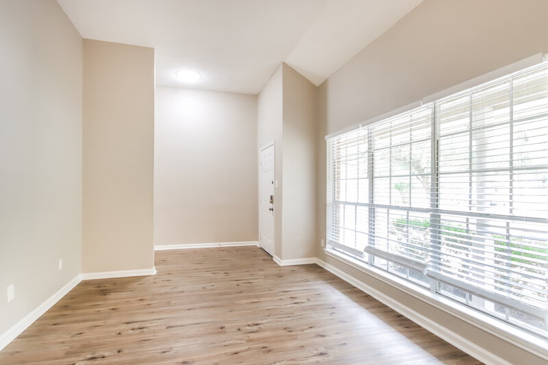 2,265/Mo, 57 Wood Scent Ct The Woodlands, TX 77380 Sitting Room View