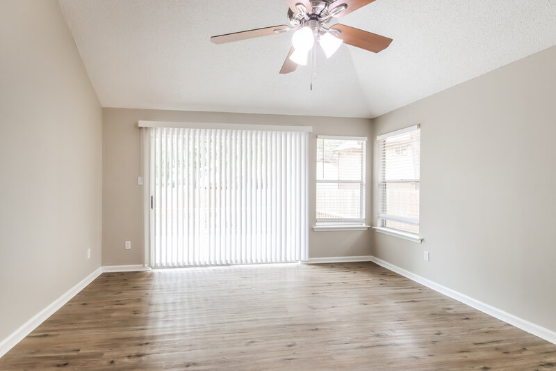 2,265/Mo, 57 Wood Scent Ct The Woodlands, TX 77380 Main Bedroom View
