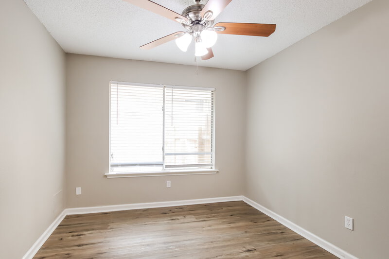 2,265/Mo, 57 Wood Scent Ct The Woodlands, TX 77380 Bedroom View 3