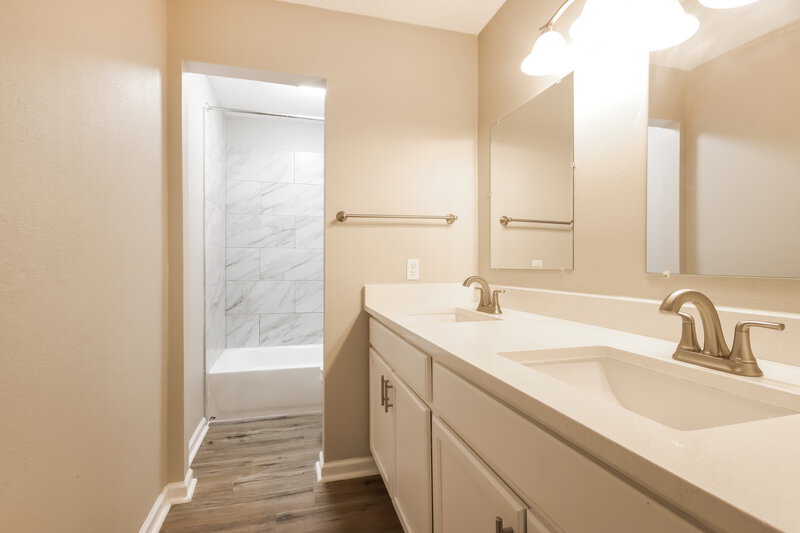 2,265/Mo, 57 Wood Scent Ct The Woodlands, TX 77380 Bathroom View