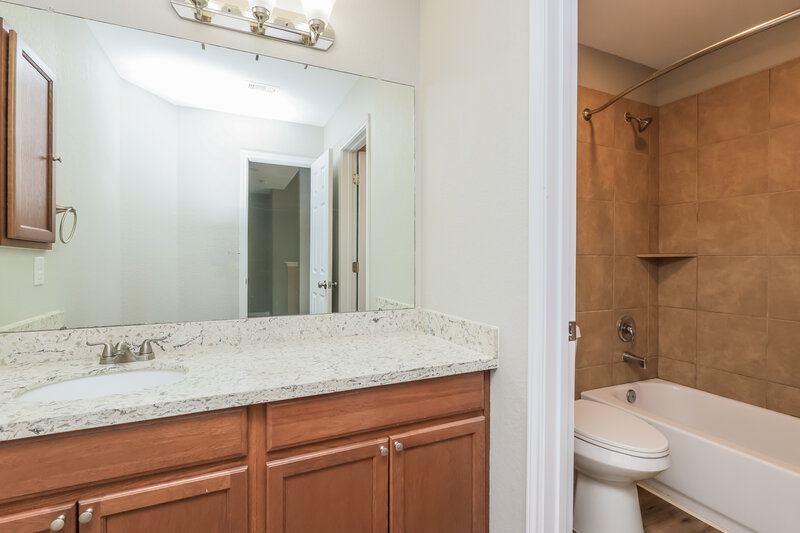 2,040/Mo, 29331 Indian Clearing Trl Spring, TX 77386 Bathroom View