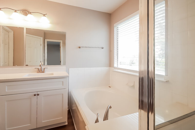 1,960/Mo, 3410 Falcon Trail Ct Spring, TX 77373 Main Bathroom View