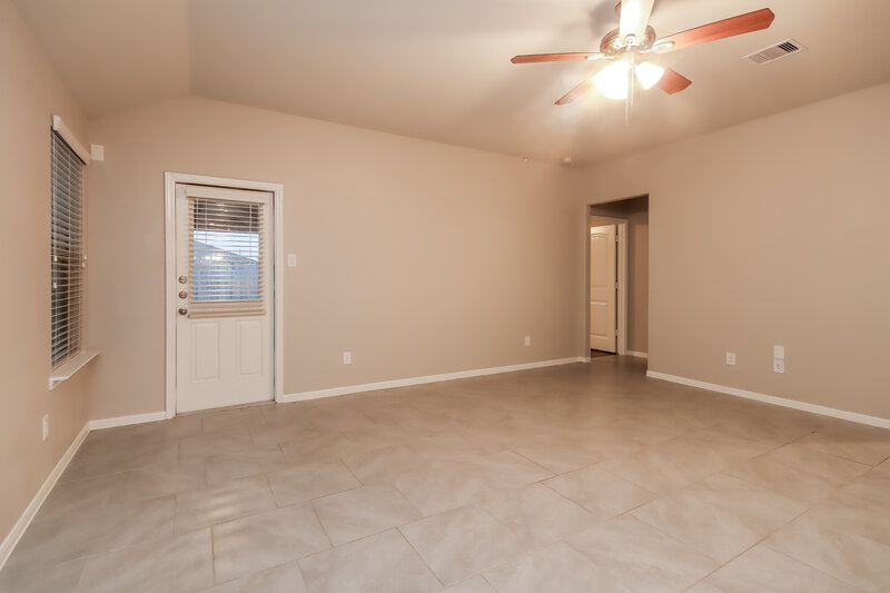 2,120/Mo, 407 Ashley Falls Ln Rosharon, TX 77583 Living Room View