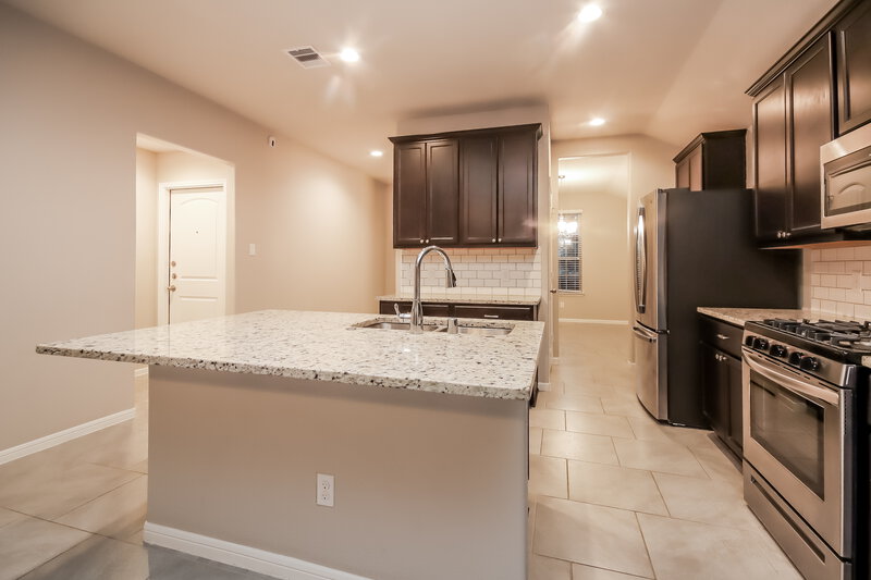 2,120/Mo, 407 Ashley Falls Ln Rosharon, TX 77583 Kitchen View