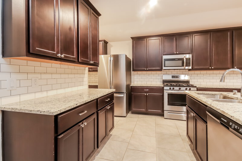 2,120/Mo, 407 Ashley Falls Ln Rosharon, TX 77583 Kitchen View 2