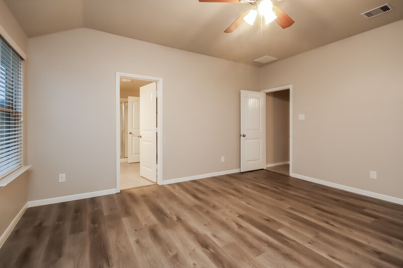 2,120/Mo, 407 Ashley Falls Ln Rosharon, TX 77583 Main Bedroom View 2