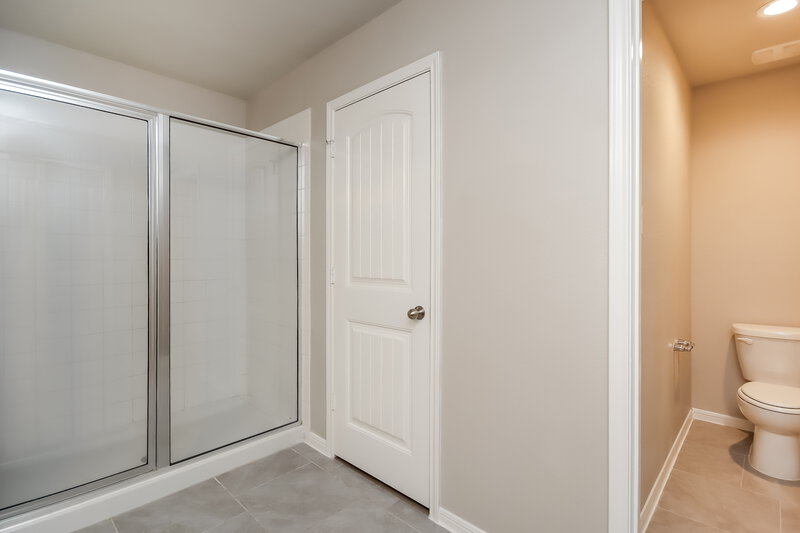 2,120/Mo, 407 Ashley Falls Ln Rosharon, TX 77583 Main Bathroom View 2