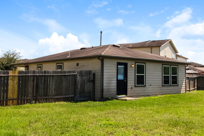 1,805/Mo, 12302 Skyview Amber Ct Houston, TX 77047 Rear View 3