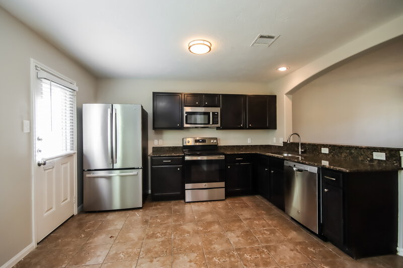 1,815/Mo, 261 Kellyn Ct Conroe, TX 77306 Kitchen View
