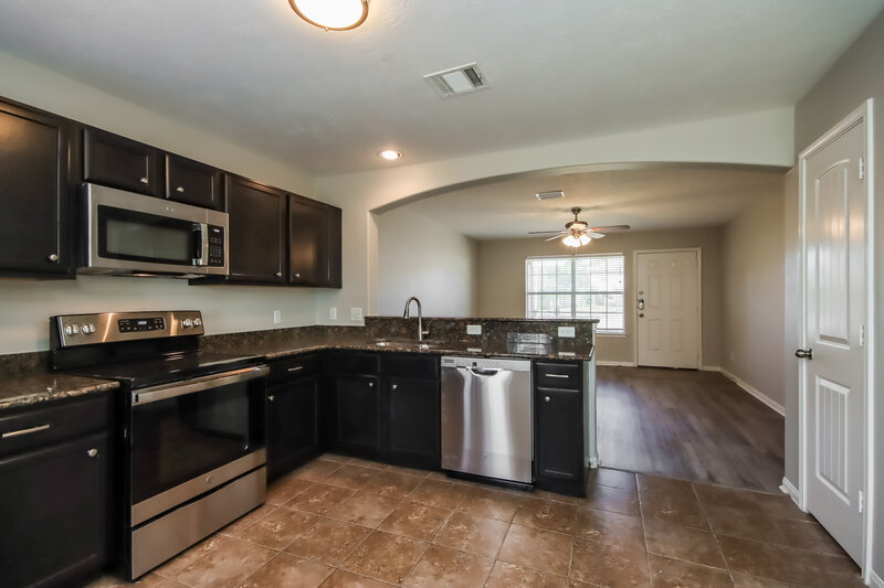 1,815/Mo, 261 Kellyn Ct Conroe, TX 77306 Kitchen View 2