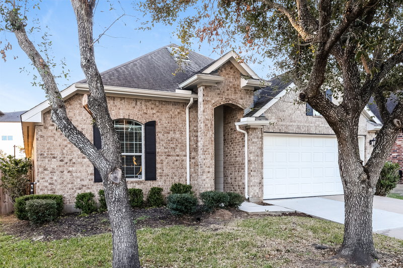 2,305/Mo, 2021 Balsam Lake Ln Pearland, TX 77584 Front View