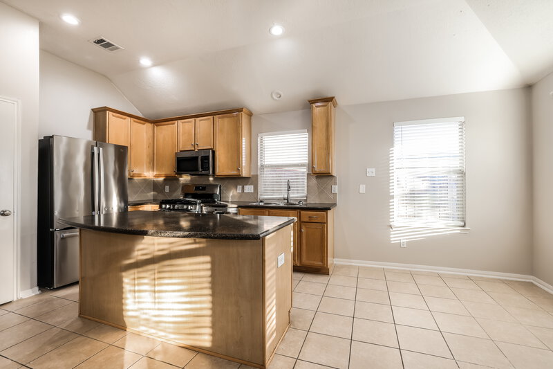 2,305/Mo, 2021 Balsam Lake Ln Pearland, TX 77584 Kitchen View