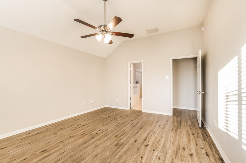 2,305/Mo, 2021 Balsam Lake Ln Pearland, TX 77584 Main Bedroom View