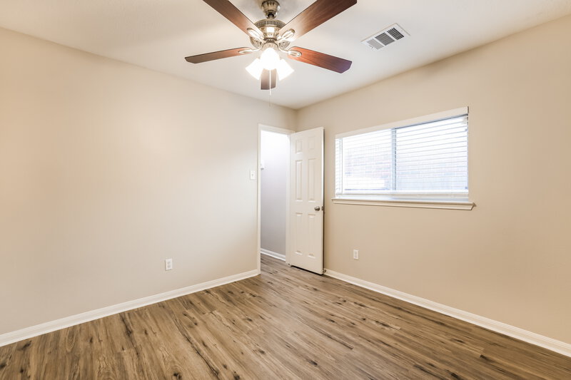 2,305/Mo, 2021 Balsam Lake Ln Pearland, TX 77584 Bedroom View 2