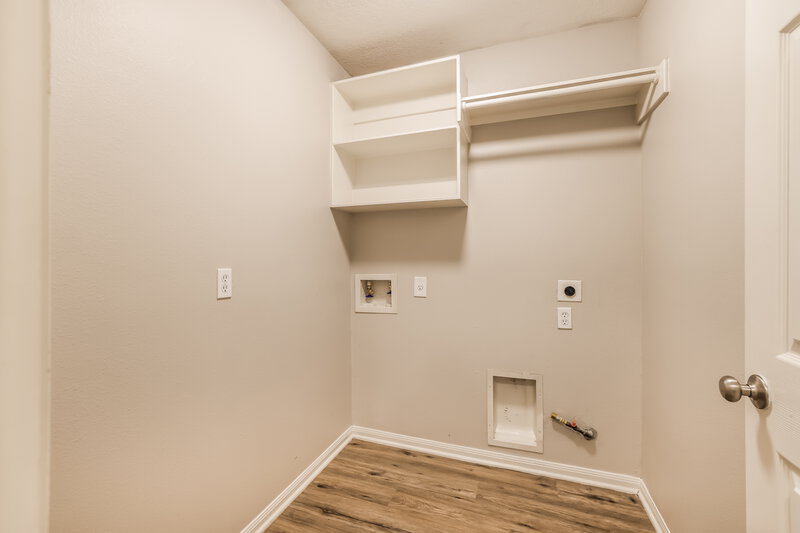2,305/Mo, 2021 Balsam Lake Ln Pearland, TX 77584 Laundry Room View
