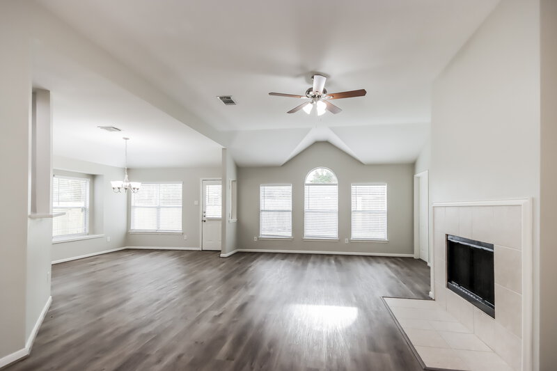 1,945/Mo, 199 S Delta Mill Cir The Woodlands, TX 77385 Living Room View