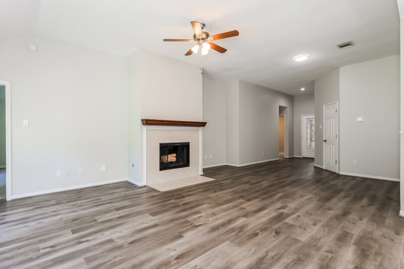 1,875/Mo, 199 S Delta Mill Cir The Woodlands, TX 77385 Living Room View 2