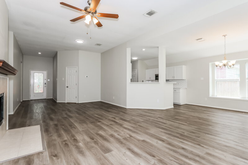 1,875/Mo, 199 S Delta Mill Cir The Woodlands, TX 77385 Living Room View 3