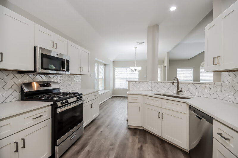 1,945/Mo, 199 S Delta Mill Cir The Woodlands, TX 77385 Kitchen View 2