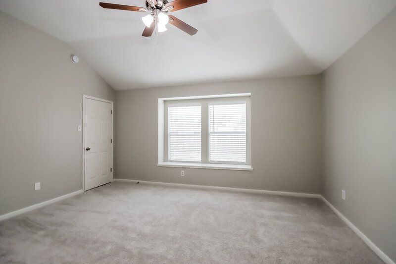 1,945/Mo, 199 S Delta Mill Cir The Woodlands, TX 77385 Main Bedroom View