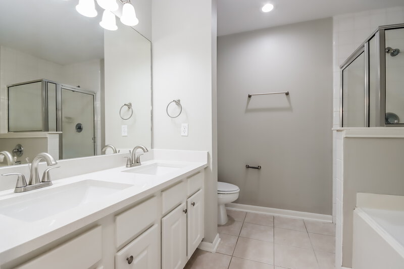 1,945/Mo, 199 S Delta Mill Cir The Woodlands, TX 77385 Main Bathroom View
