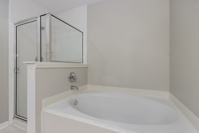 1,945/Mo, 199 S Delta Mill Cir The Woodlands, TX 77385 Main Bathroom View 2