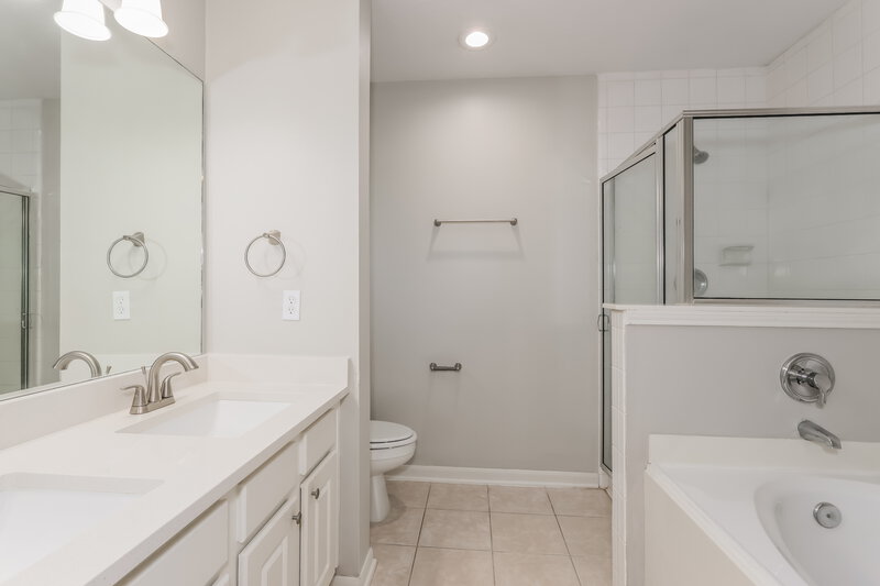 1,875/Mo, 199 S Delta Mill Cir The Woodlands, TX 77385 Main Bathroom View
