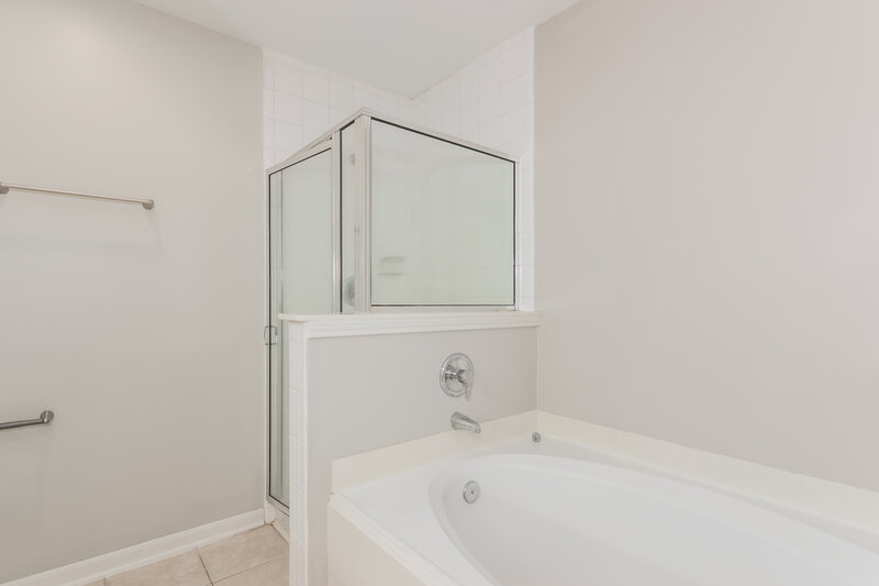 1,875/Mo, 199 S Delta Mill Cir The Woodlands, TX 77385 Main Bathroom View 2