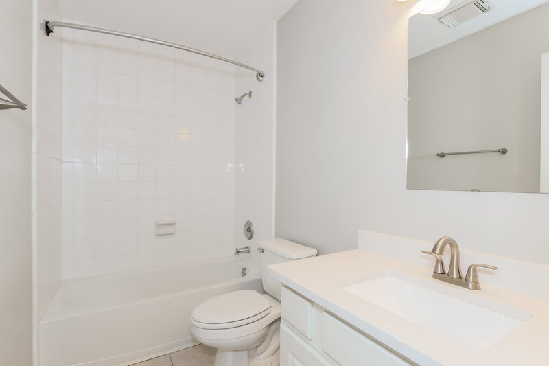 1,875/Mo, 199 S Delta Mill Cir The Woodlands, TX 77385 Bathroom View