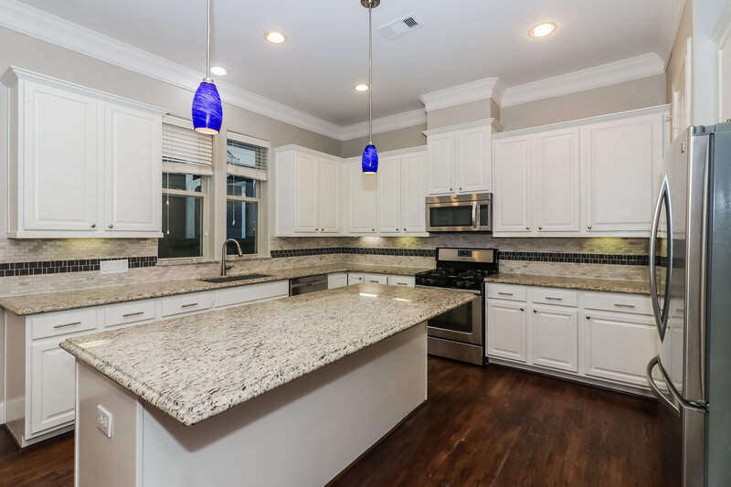 2,180/Mo, 8724 Kempwood Dr Houston, TX 77080 Kitchen View 2