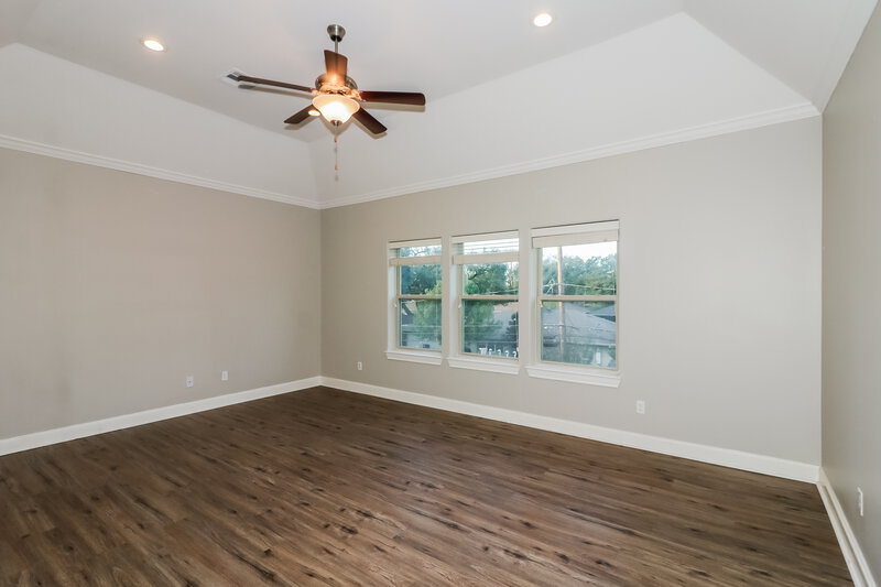 2,180/Mo, 8724 Kempwood Dr Houston, TX 77080 Main Bedroom View