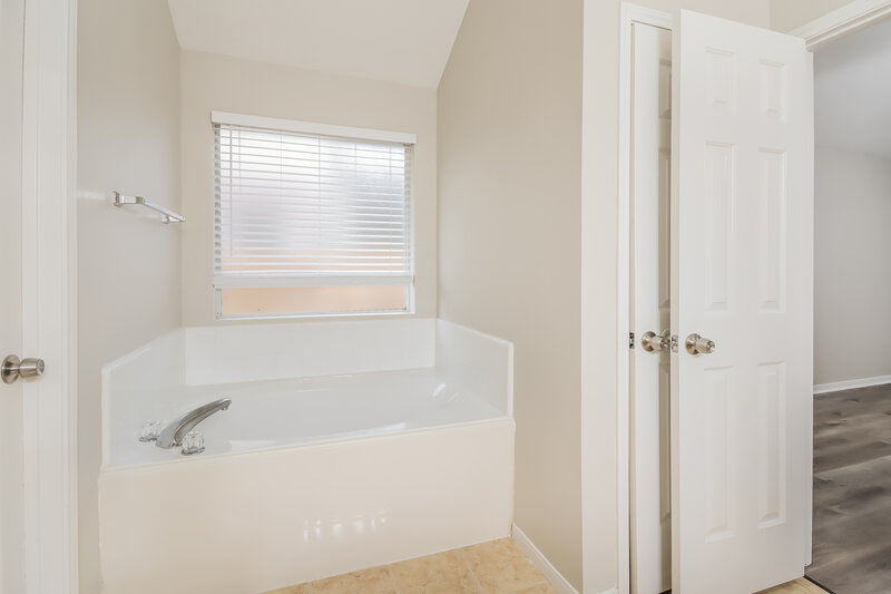 1,785/Mo, 3030 Killdeer Ln Humble, TX 77396 Main Bathroom View 2