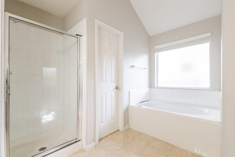 1,890/Mo, 3030 Killdeer Ln Humble, TX 77396 Main Bathroom View 2