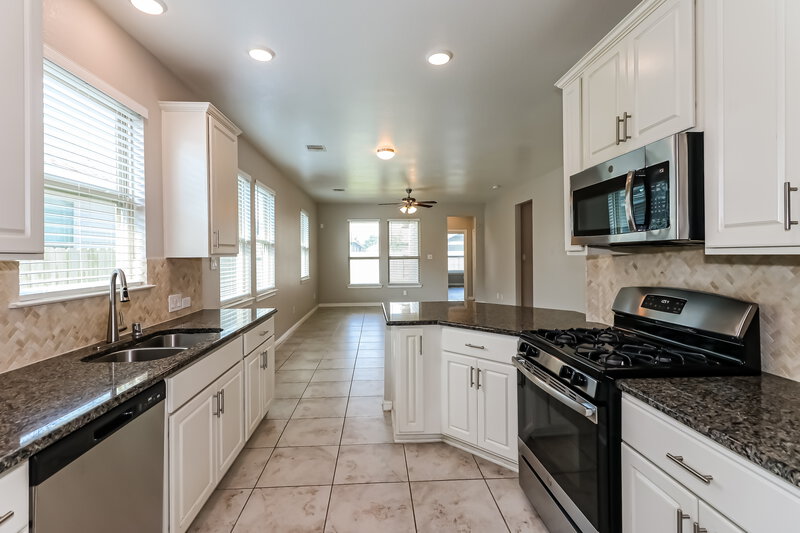 2,385/Mo, 7902 Euphonia Glade Ln Richmond, TX 77407 Kitchen View