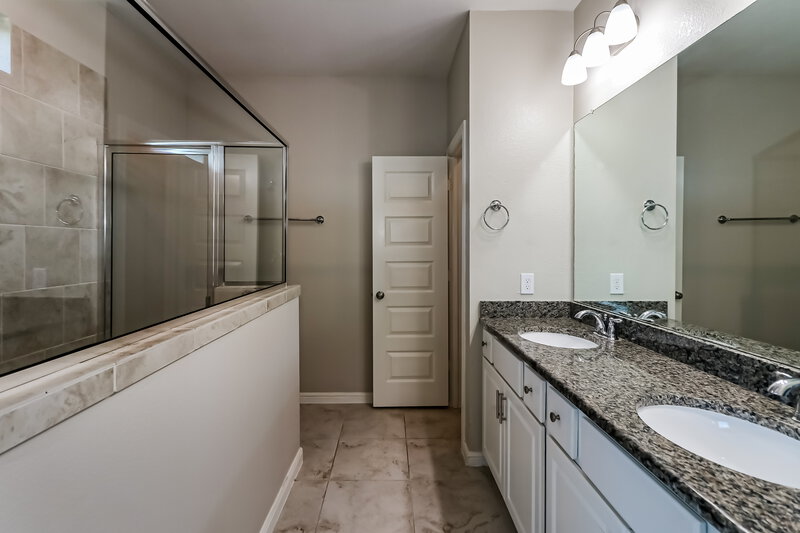 2,385/Mo, 7902 Euphonia Glade Ln Richmond, TX 77407 Main Bathroom View