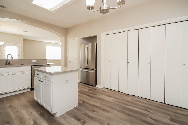 2,405/Mo, 9314 Quercus Cir Houston, TX 77075 Kitchen View 3