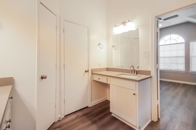 2,405/Mo, 9314 Quercus Cir Houston, TX 77075 Main Bathroom View 2