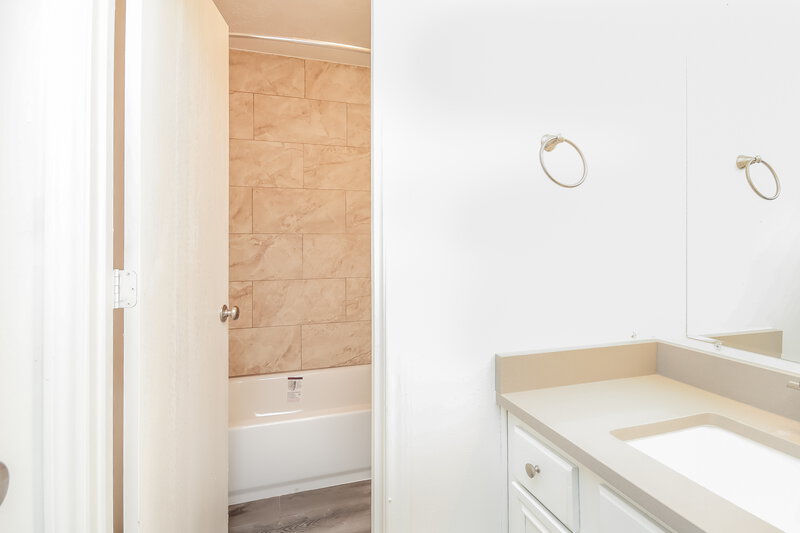 2,405/Mo, 9314 Quercus Cir Houston, TX 77075 Bathroom View