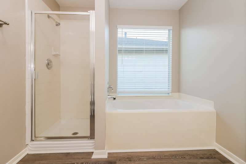 2,640/Mo, 13511 Venice Villa Ln Sugar Land, TX 77498 Main Bathroom View 2