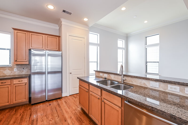 2,885/Mo, 9601 Pemberton Crescent Dr Houston, TX 77025 Kitchen View