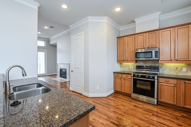 2,885/Mo, 9601 Pemberton Crescent Dr Houston, TX 77025 Kitchen View 2