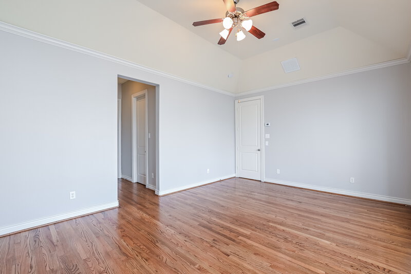 2,885/Mo, 9601 Pemberton Crescent Dr Houston, TX 77025 Main Bedroom View 2