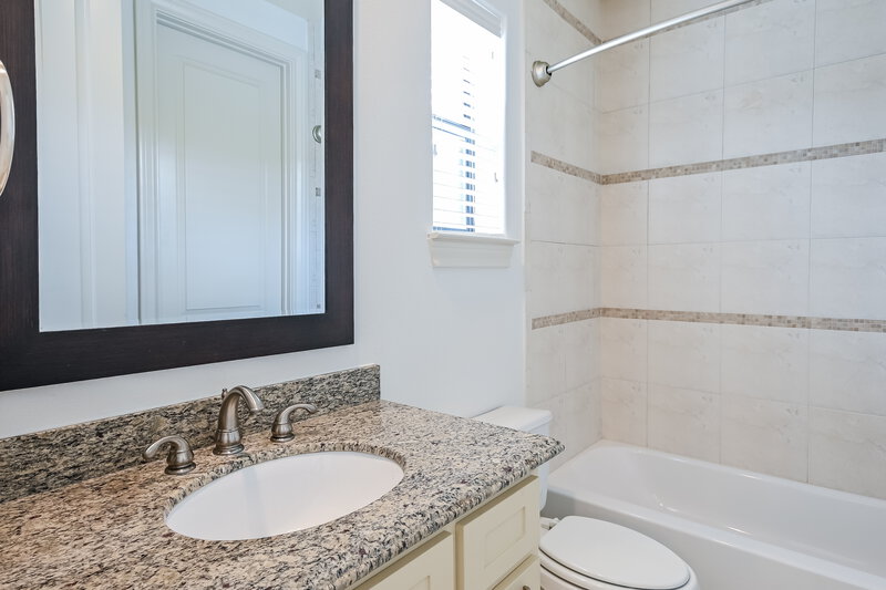 2,885/Mo, 9601 Pemberton Crescent Dr Houston, TX 77025 Bathroom View
