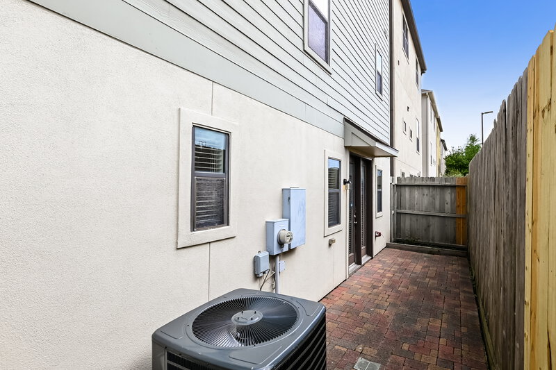 2,885/Mo, 9601 Pemberton Crescent Dr Houston, TX 77025 Rear View