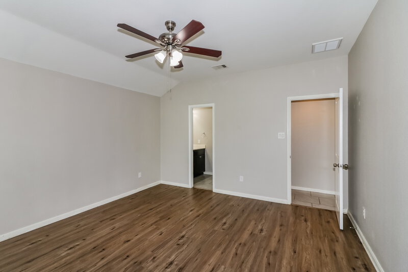 1,940/Mo, 1958 Bravos Manor Ln Fresno, TX 77545 Main Bedroom View