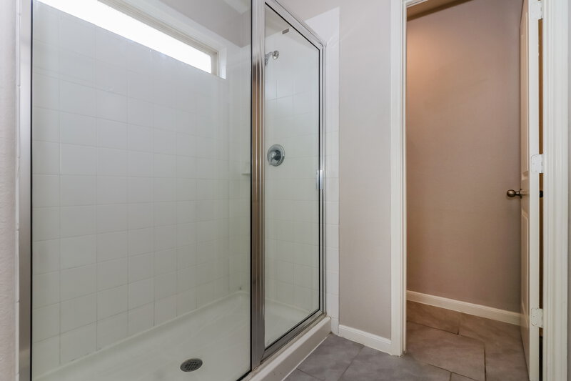 1,940/Mo, 1958 Bravos Manor Ln Fresno, TX 77545 Main Bathroom View 2