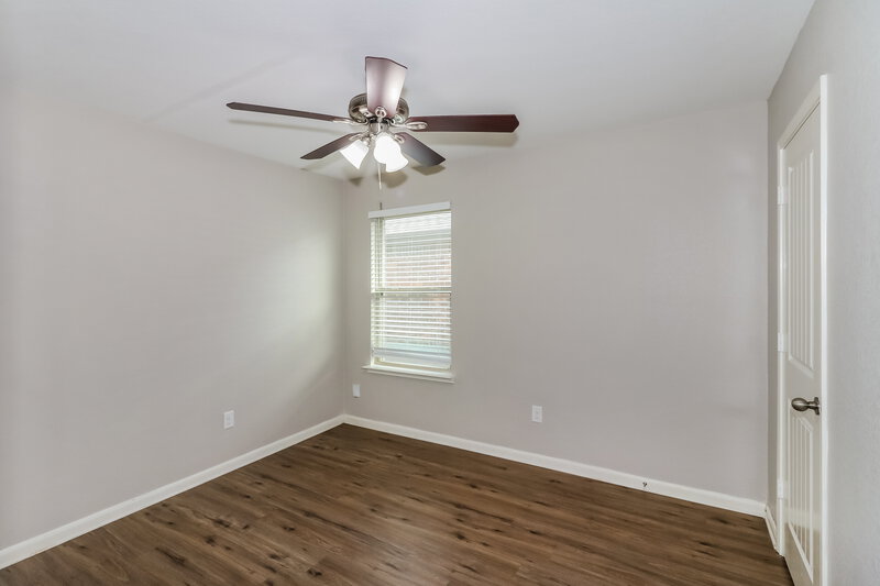 1,940/Mo, 1958 Bravos Manor Ln Fresno, TX 77545 Bedroom View 2