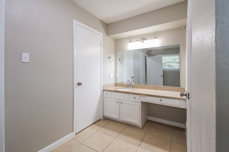 2,335/Mo, 16902 Spruce Run Dr Spring, TX 77379 Main Bathroom View